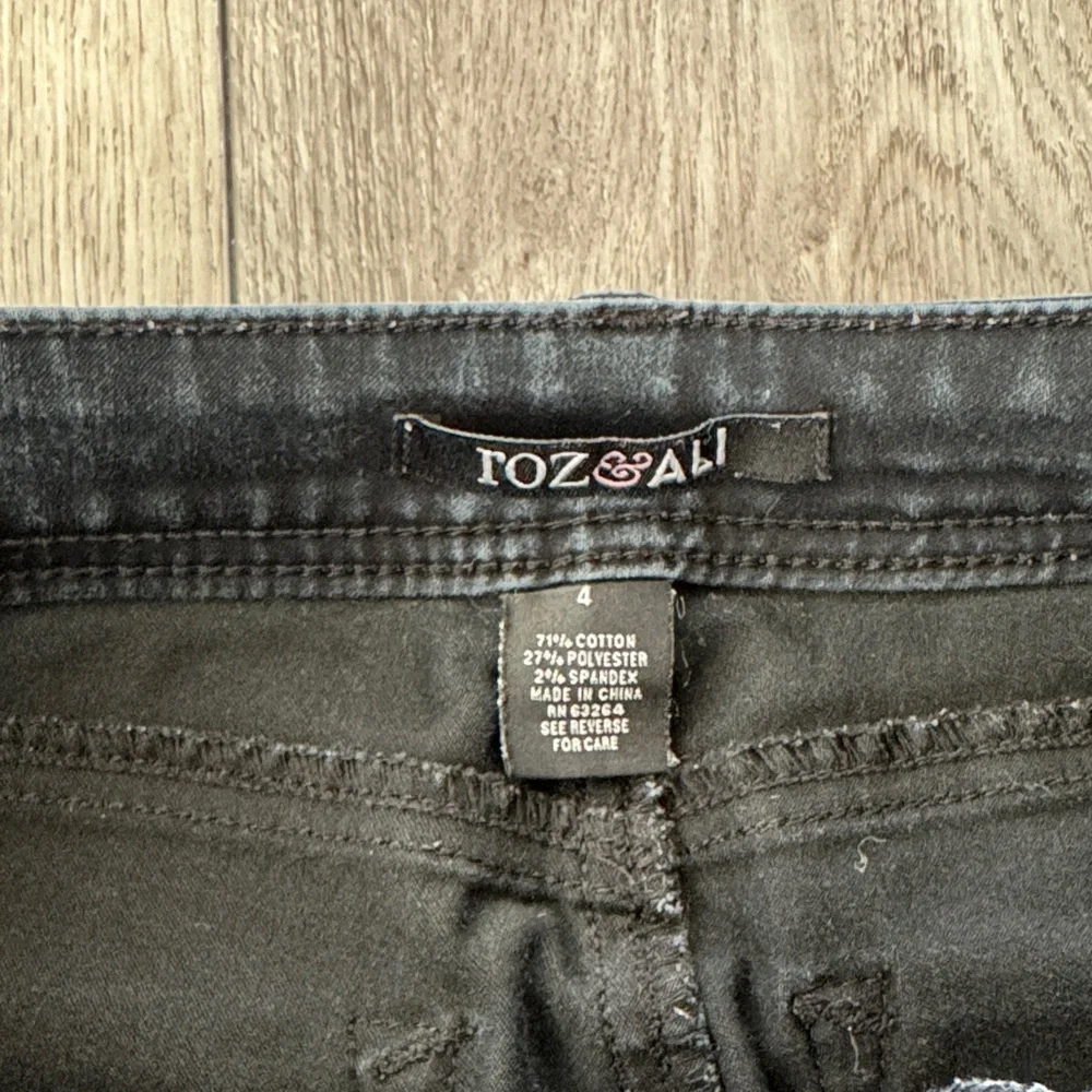 Roz & Ali‎ Women's Dark Straight Leg Jeans